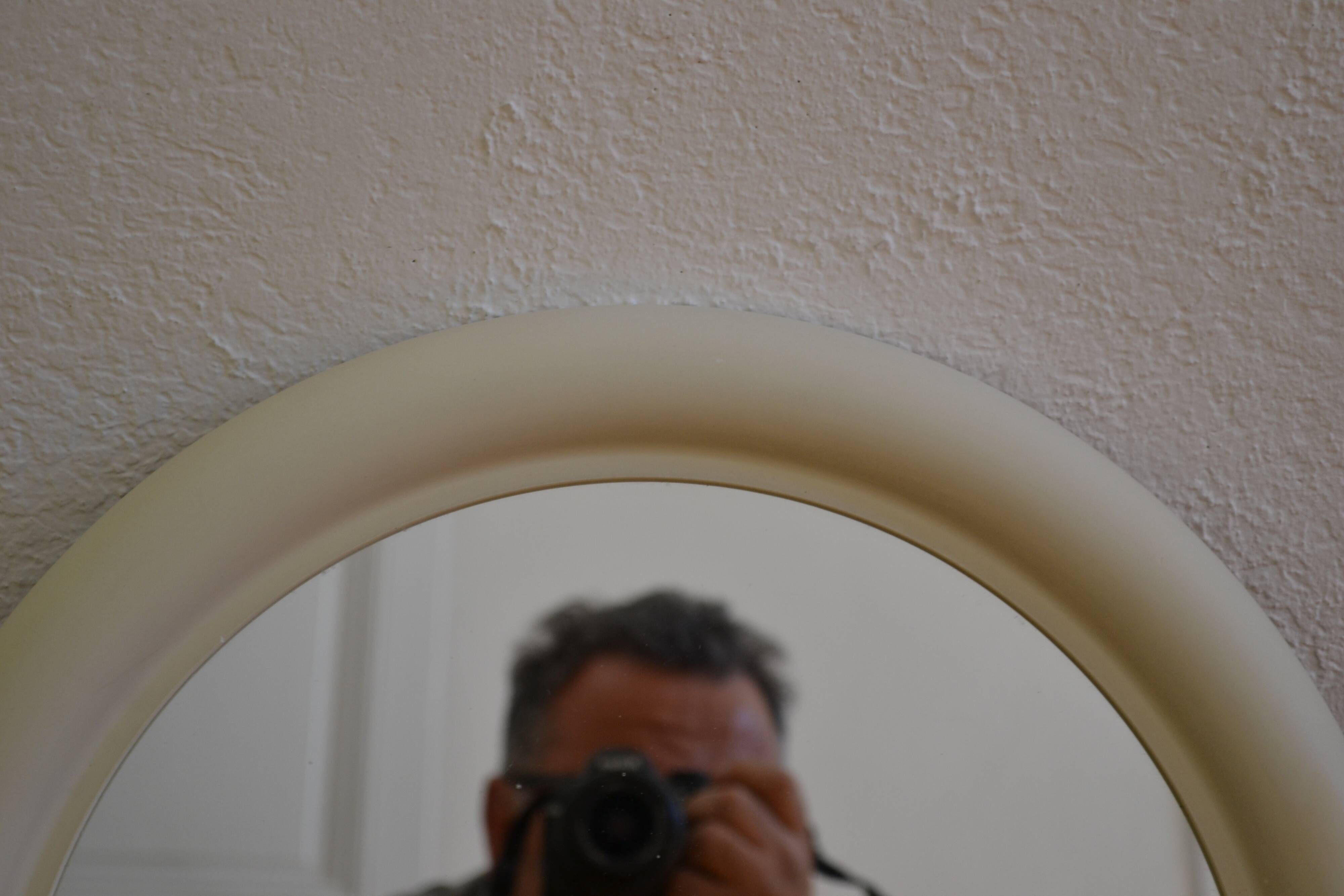 round white plastic mirror 1970s 1970 United Kingdom D:44cm