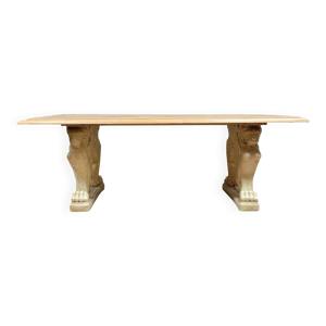 Table en pierre avec