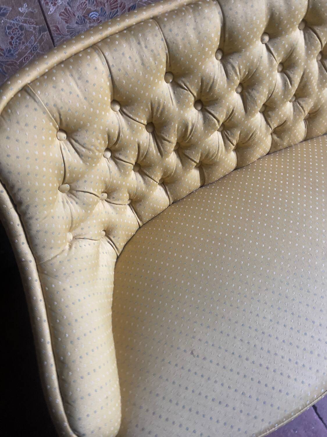 Small padded toad bench