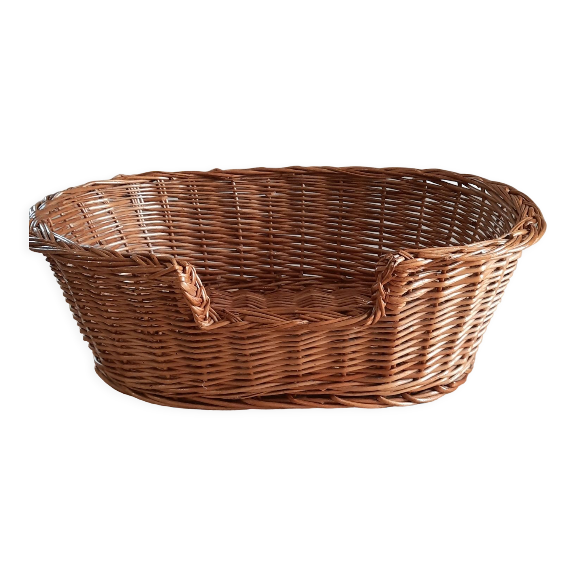 Wicker cat or dog basket