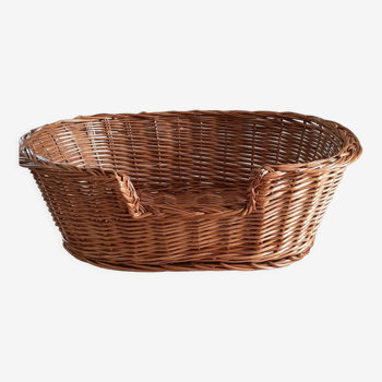 Wicker cat or dog basket