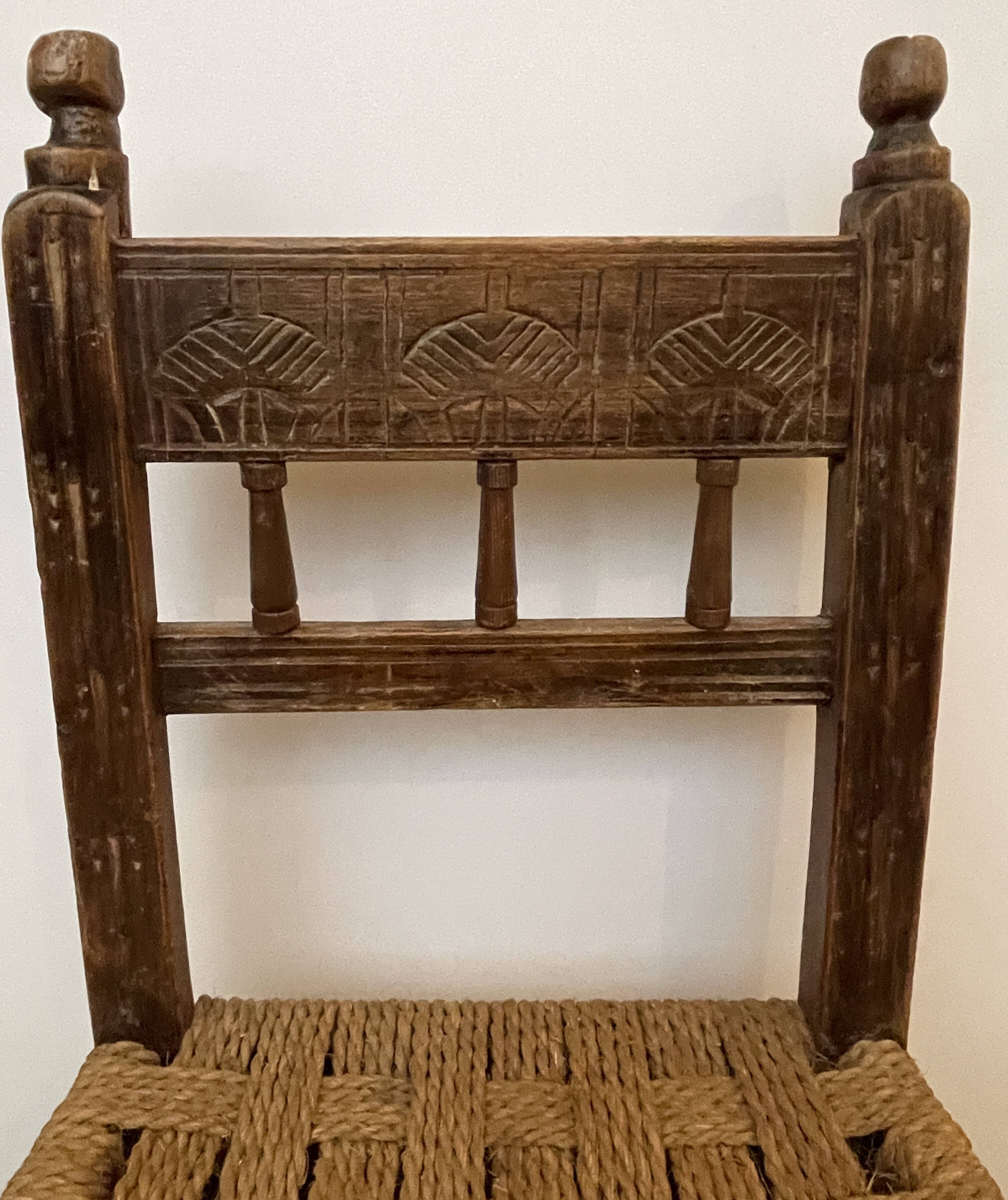 Wood chair and rush cord brutalist style from Queyras