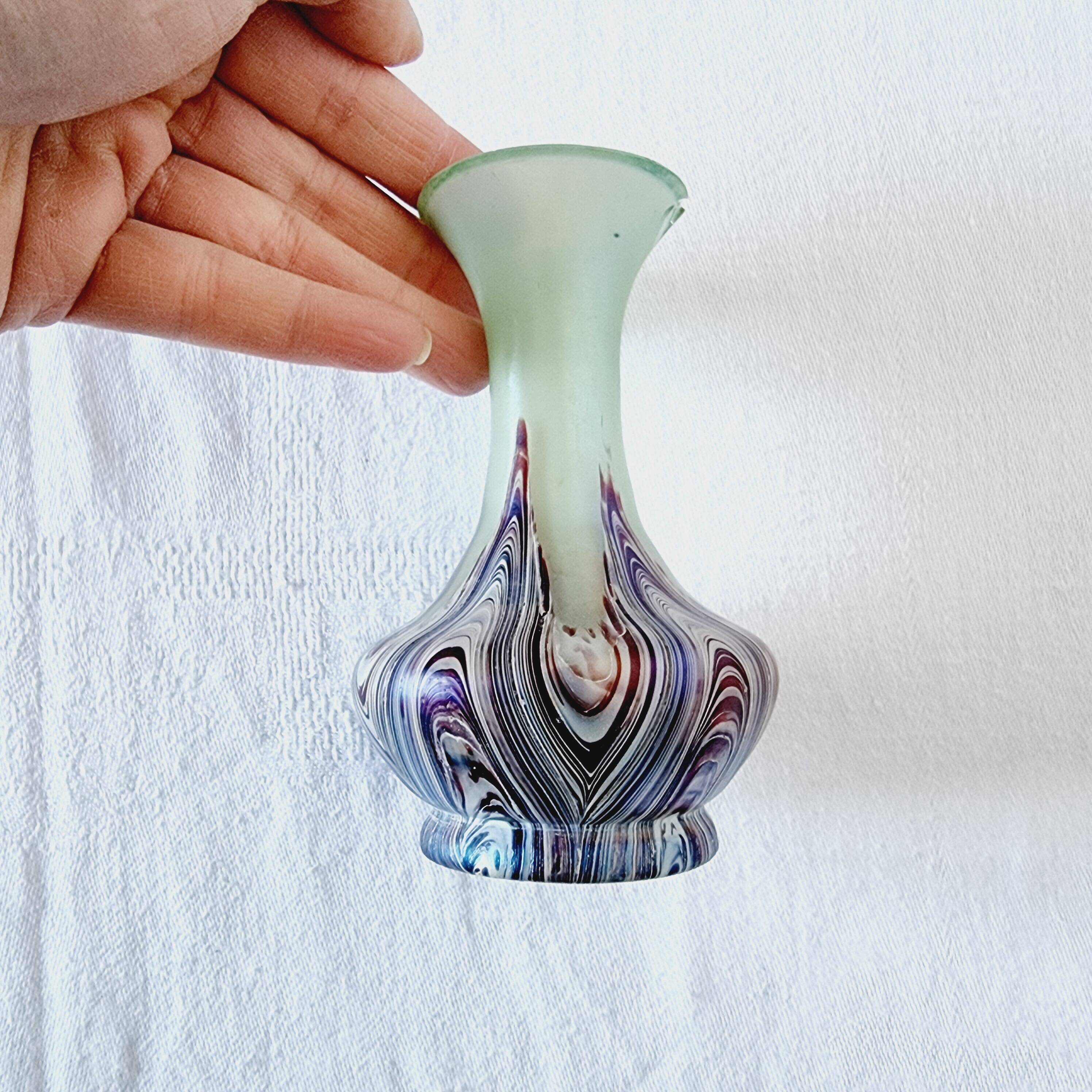 2 exclusive Loetz Violet vases in Bohemian crystal from 1899.