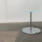 Table d'appoint de la série Drift allemande postmoderne par Walter Knoll, années 1990
