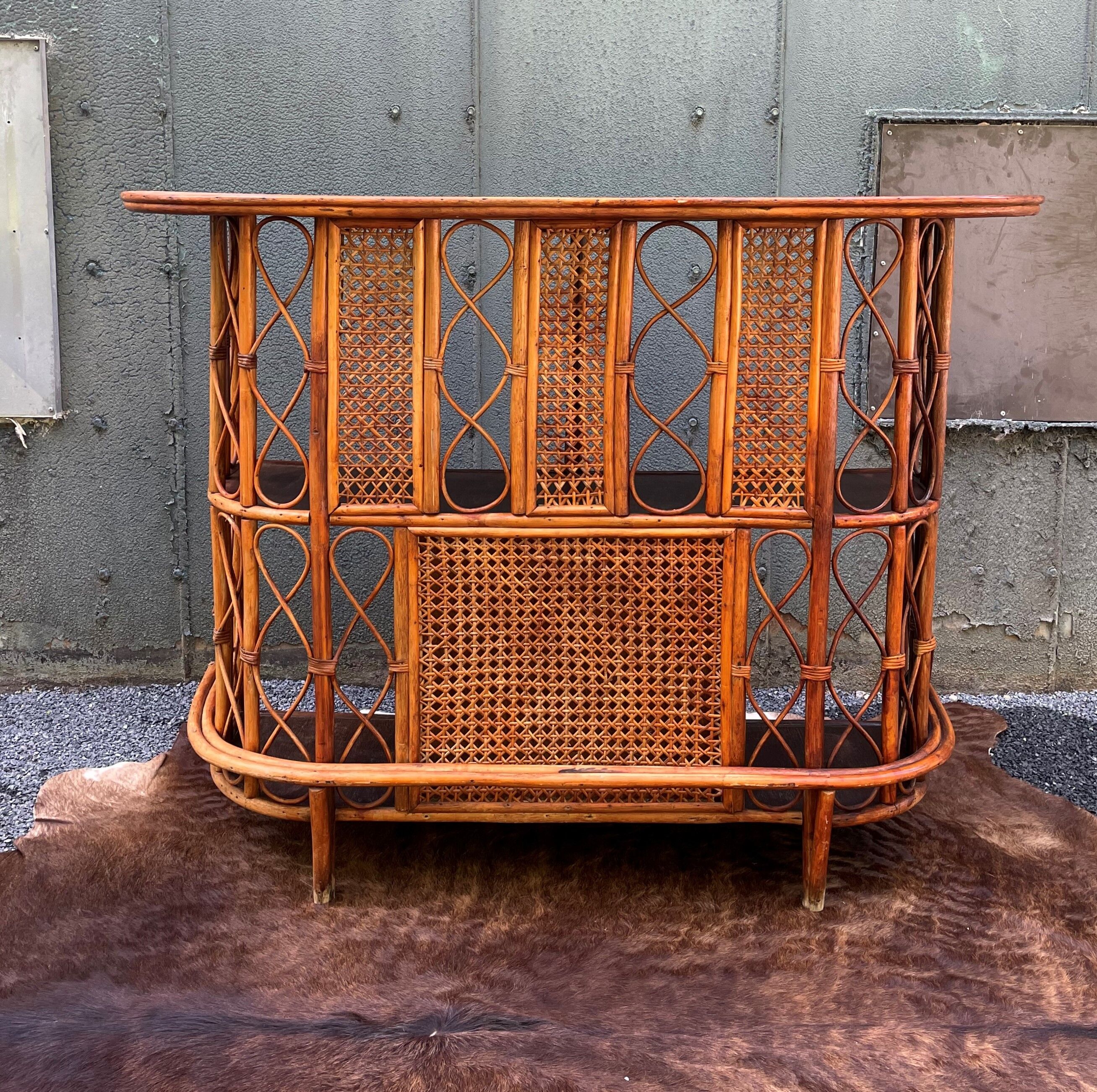Vintage rattan bar