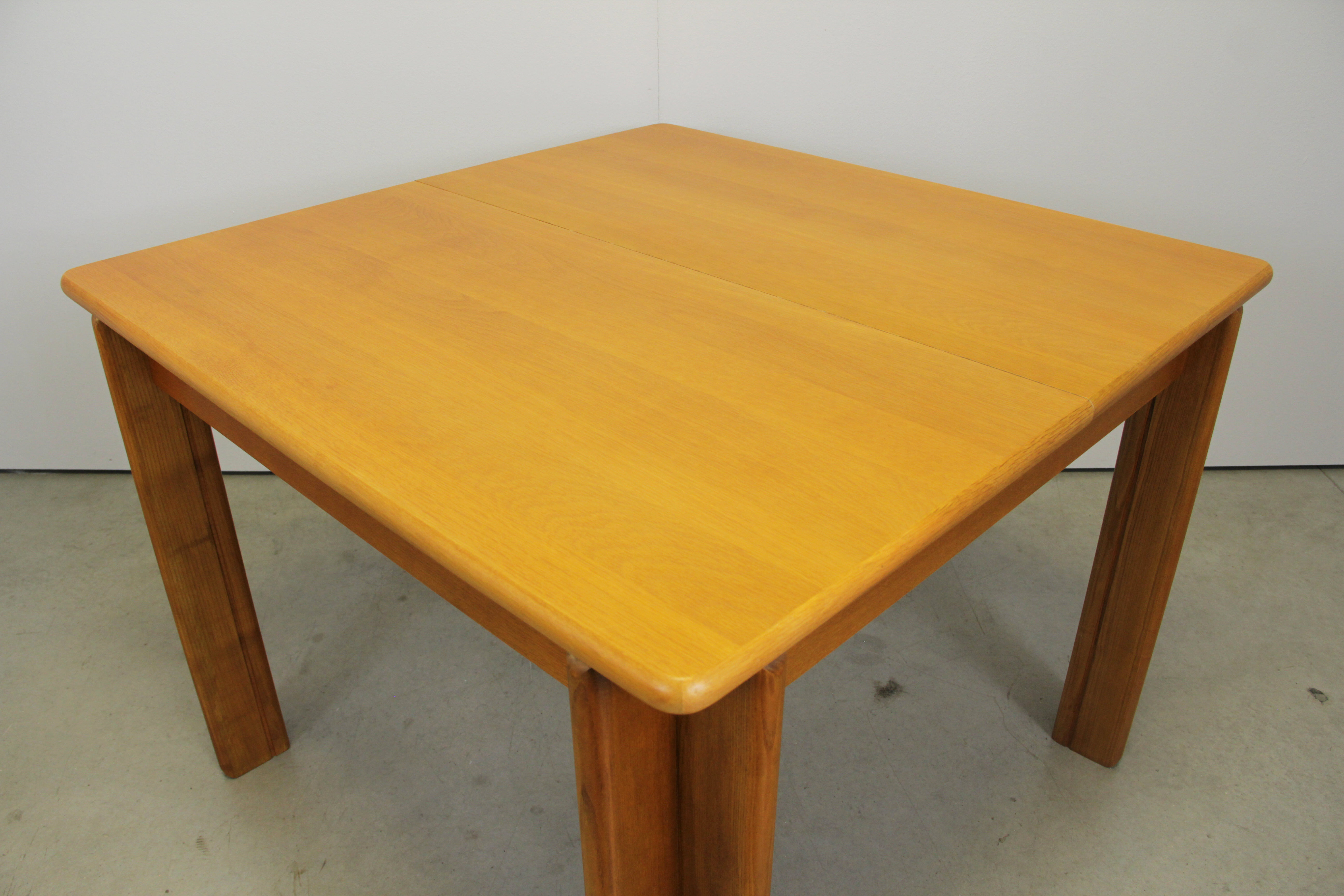 Table à manger extensible en chêne carré, Italie années 1970