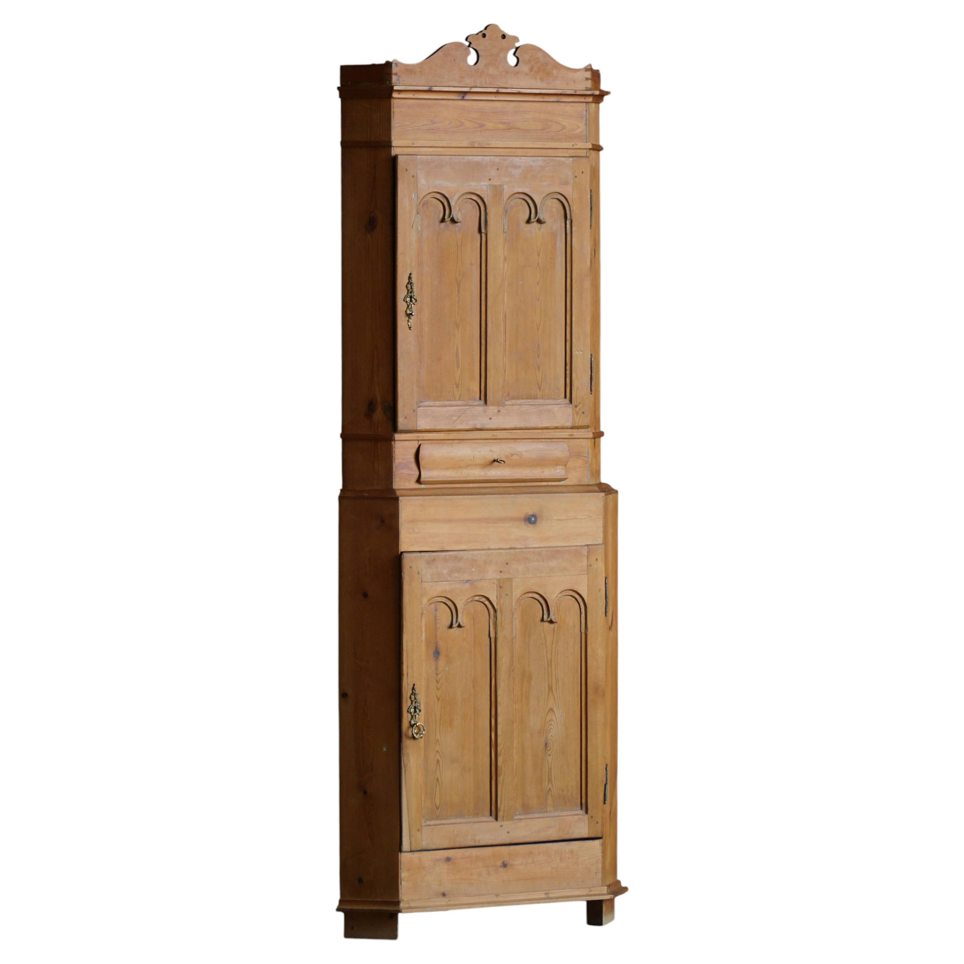 Corner pine wardrobe in two parts, Danish cabinetmaker, early 19th century.