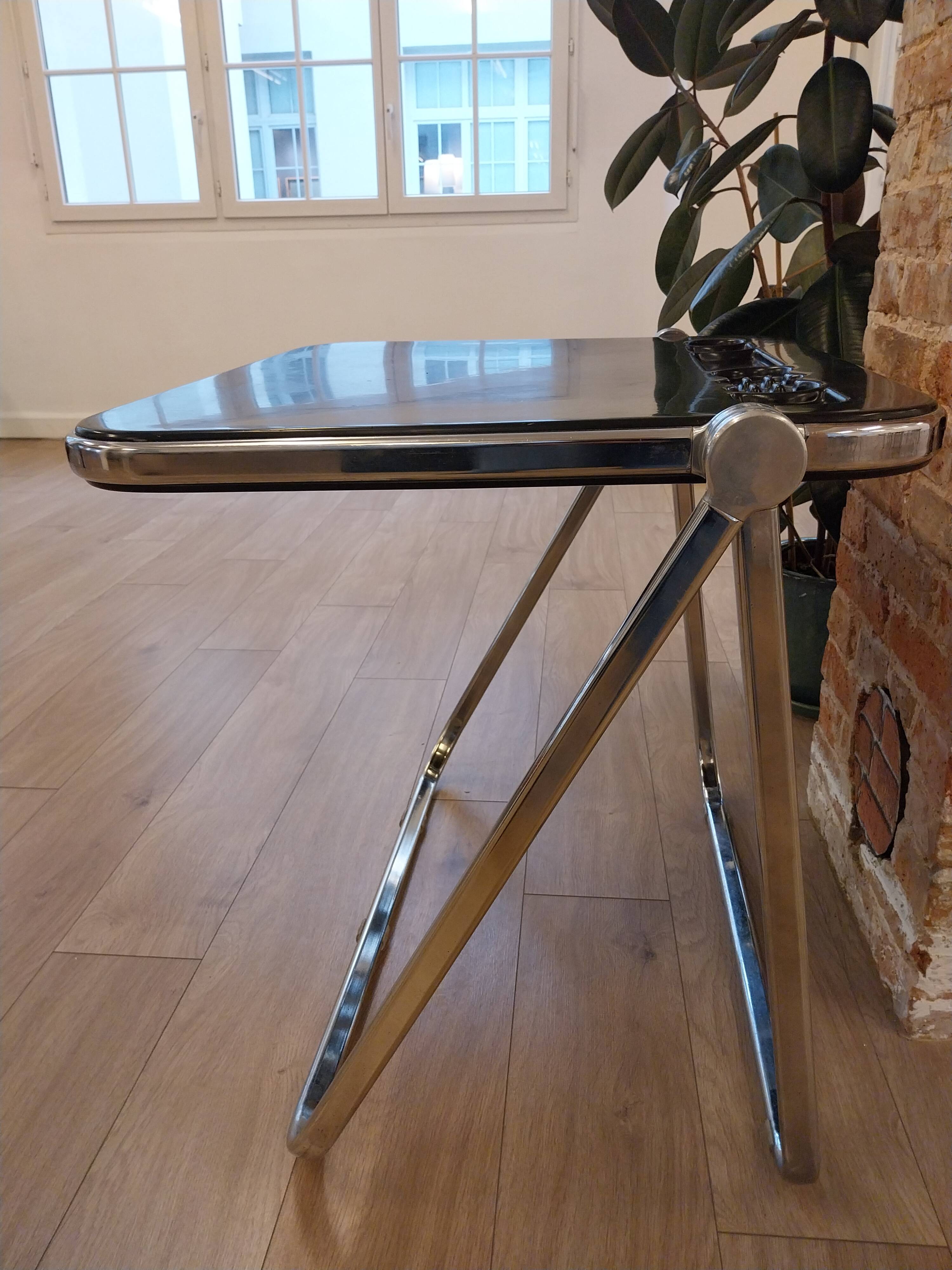 Vintage lot design – Platone table + black Plia chairs – Anonima Castelli
