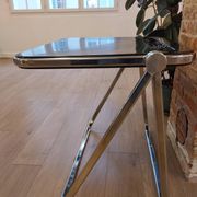 Table Platone et chaise Plia noires – Anonima Castelli