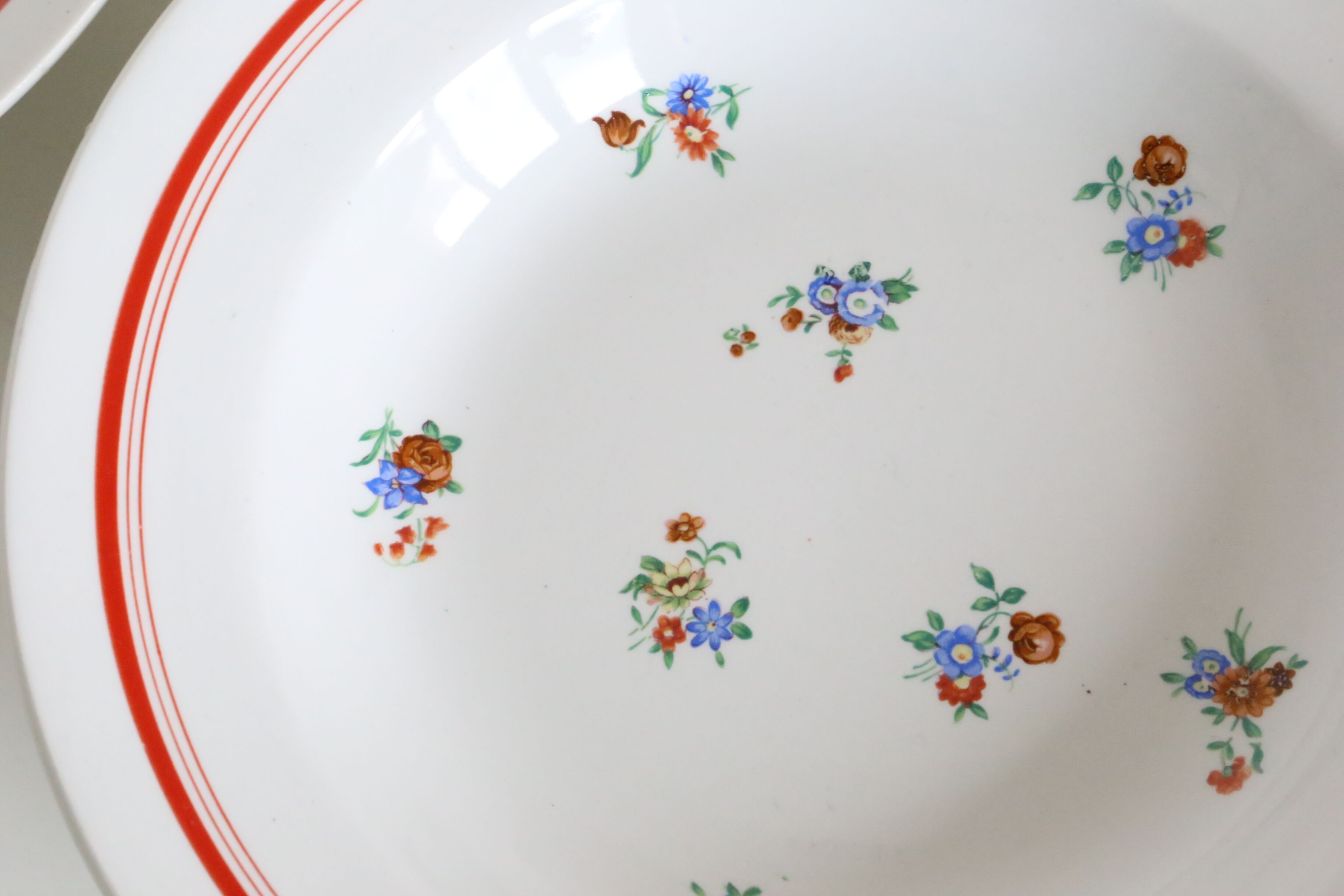 Assiettes creuses Ceranord, Semi Porcelaine Française de la fin des années 50