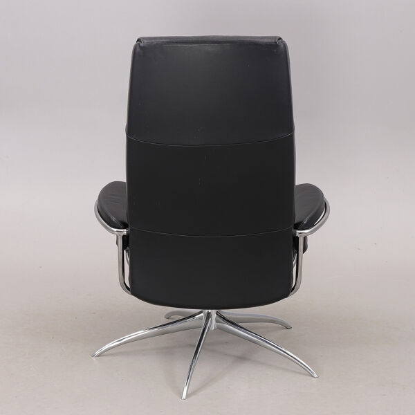 Fauteuil relax manuel capitonné Stressless et son ottoman – Metro