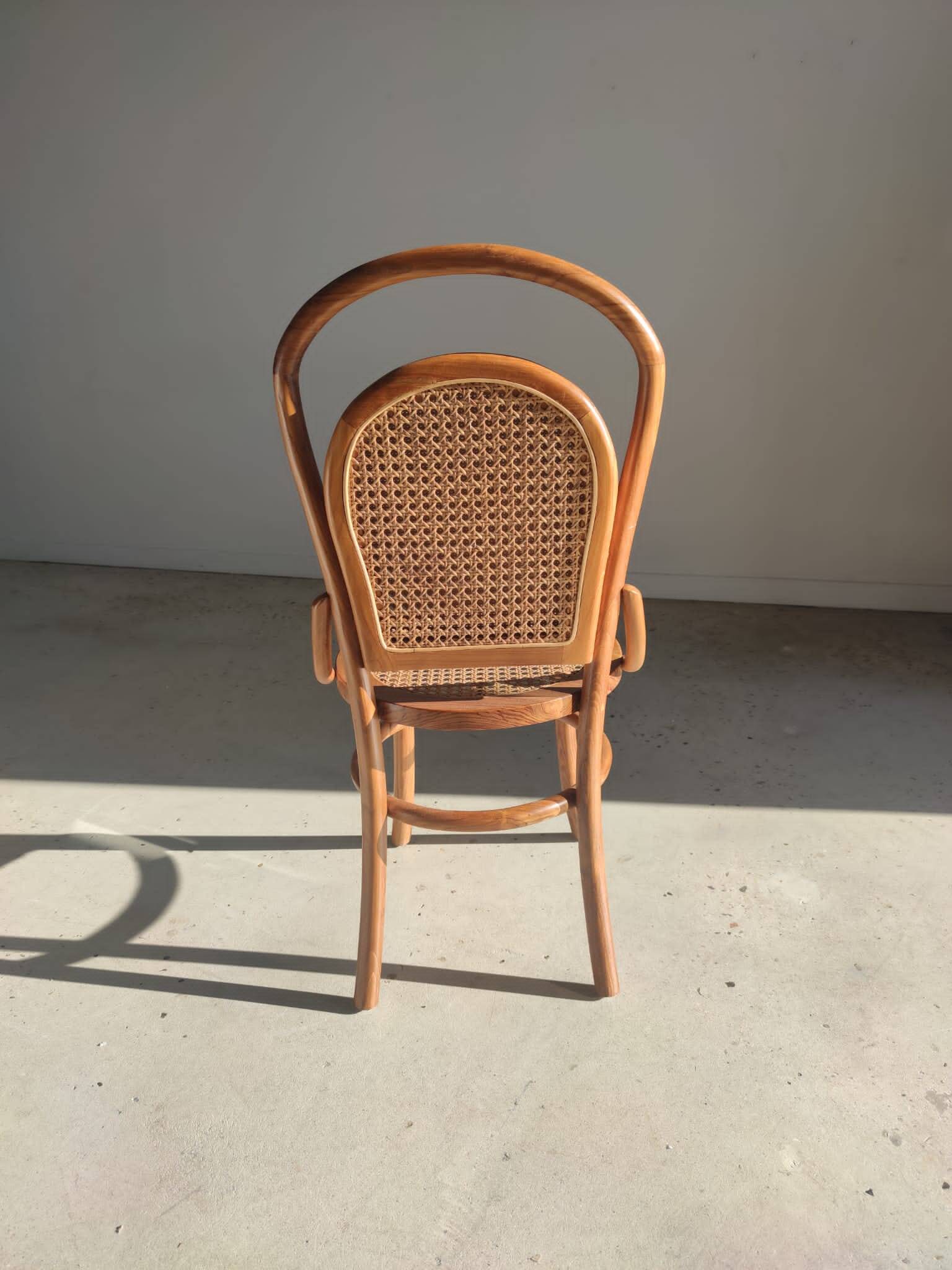 Chaise cannée en bois naturel