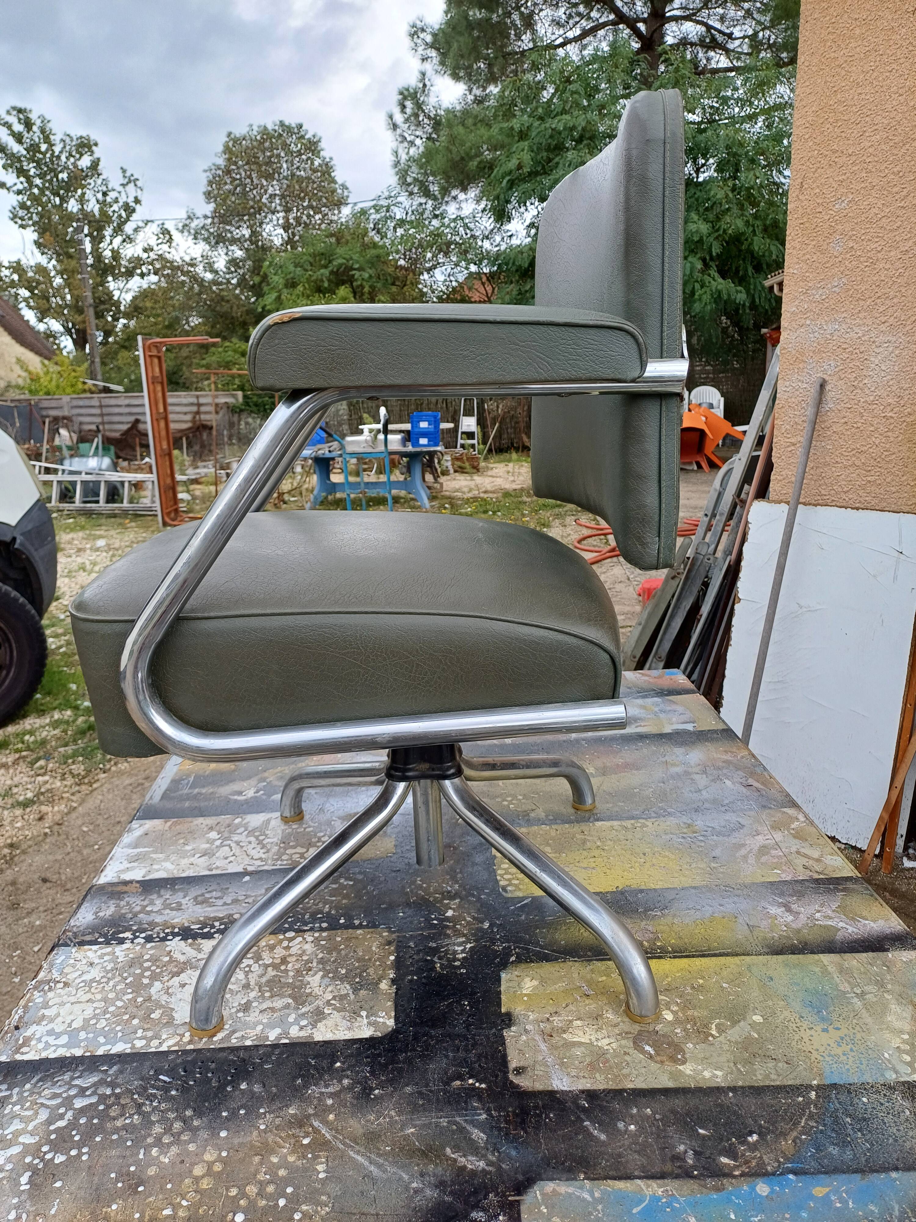 Pullman Armchair in Chrome Metal and Green Leatherette