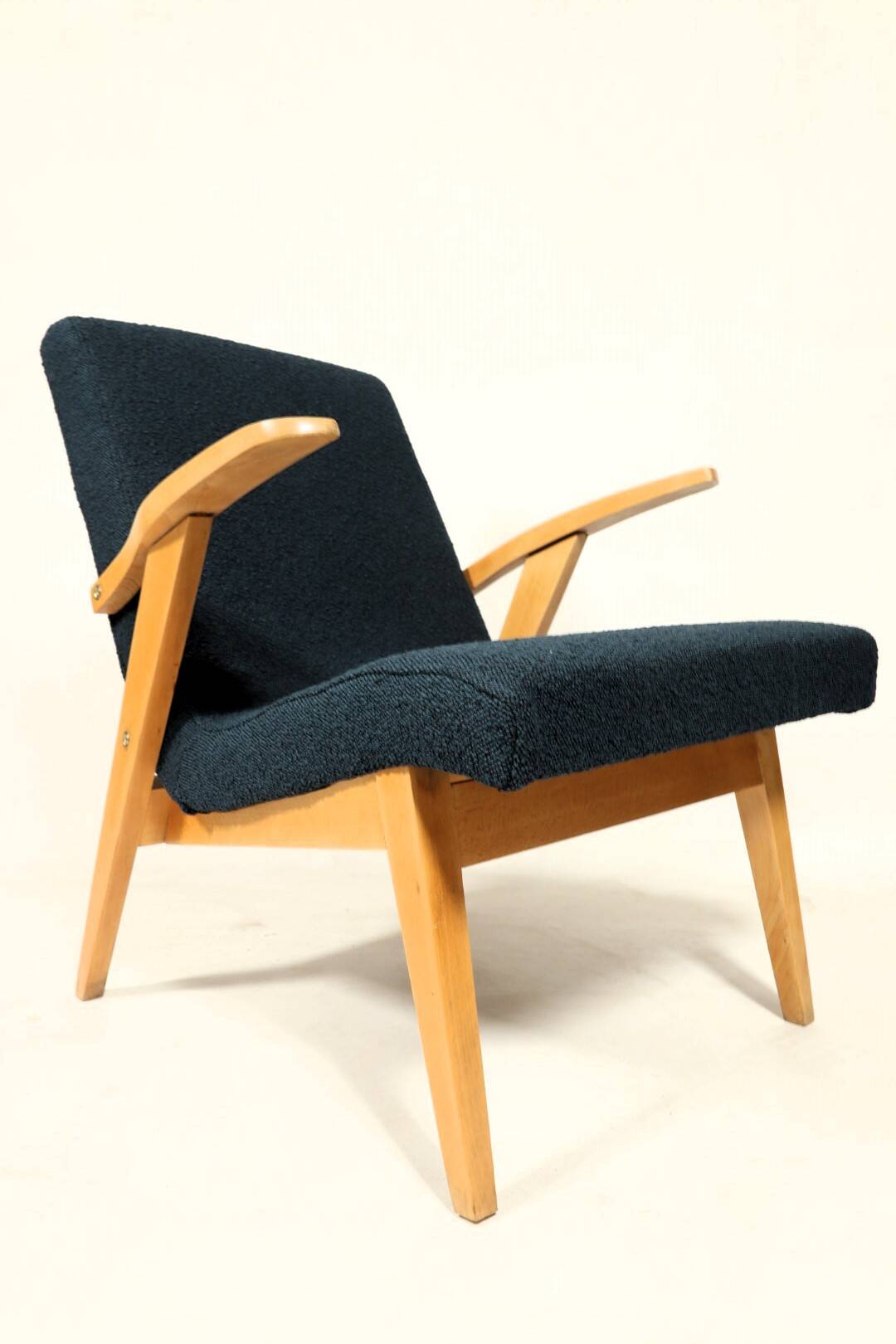 Fauteuil vintage Couleur Bleu Marine Bois Clair Design Midcentury