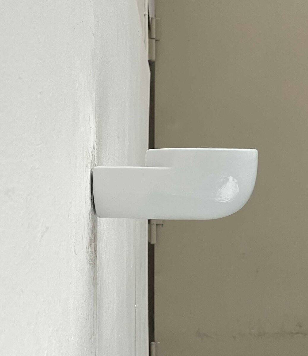 Pafo wall sconces from the Italian space age mid-century in ceramic by Ernesto Gismondi for Artemide, 1970s, set of 2.