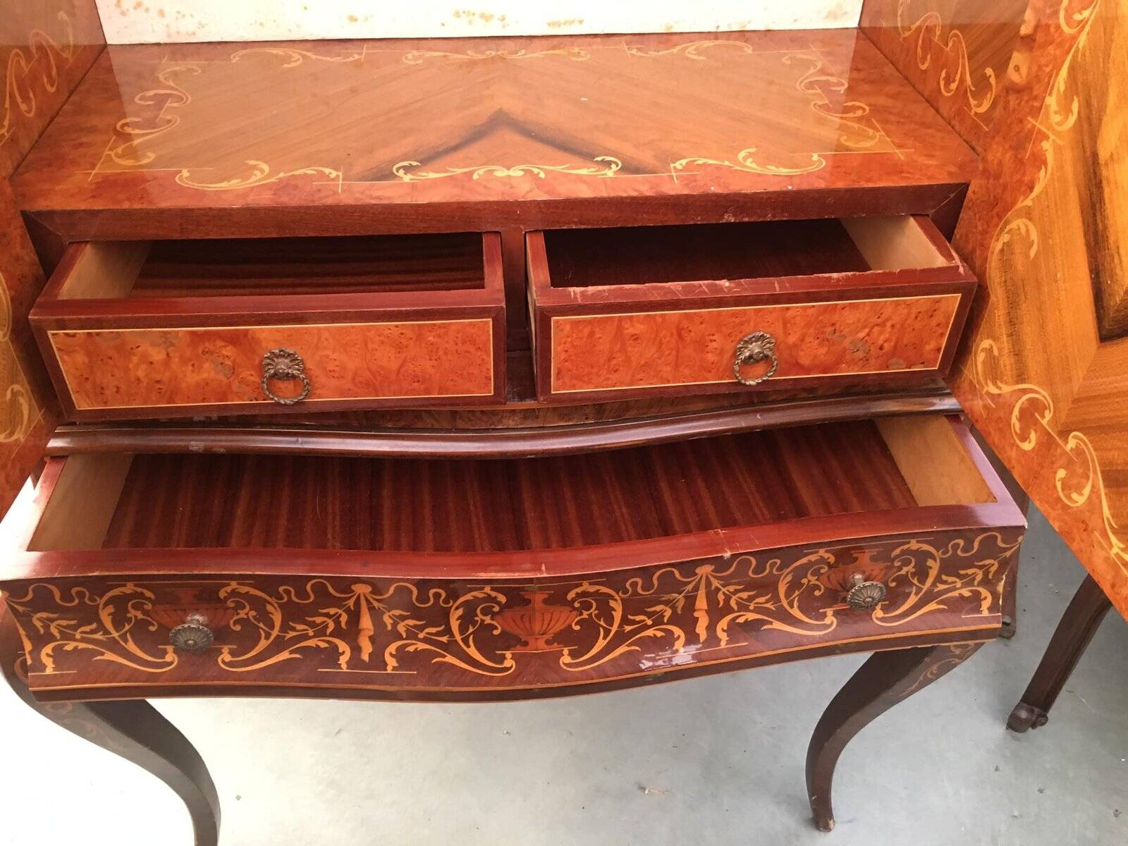 Vintage Italian brown wooden cocktail bar cabinet with inlaid marquetry from the 1950s.