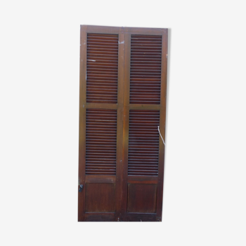 et of 2 wooden shutters