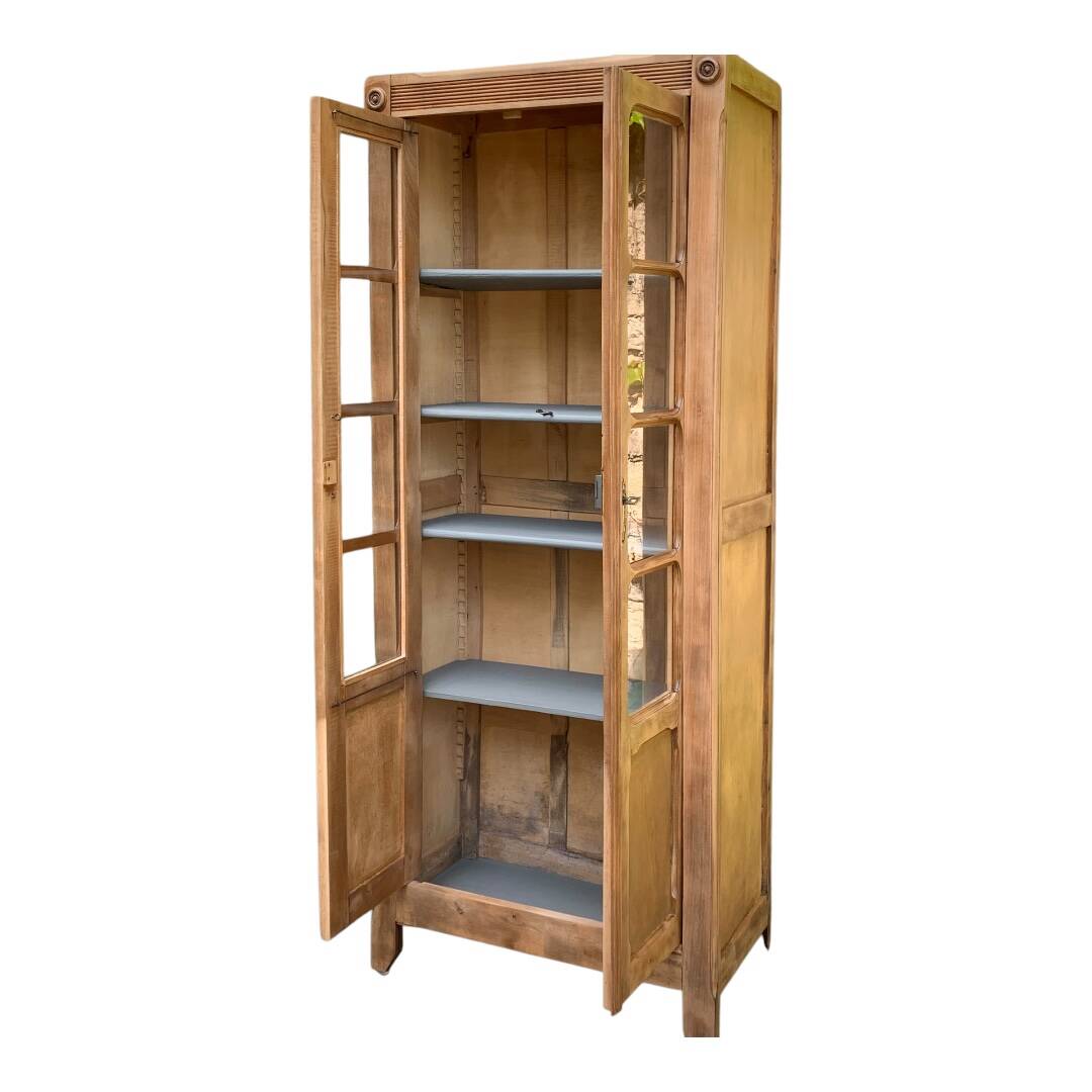 Armoire parisienne vitrée en bois brut, 1940