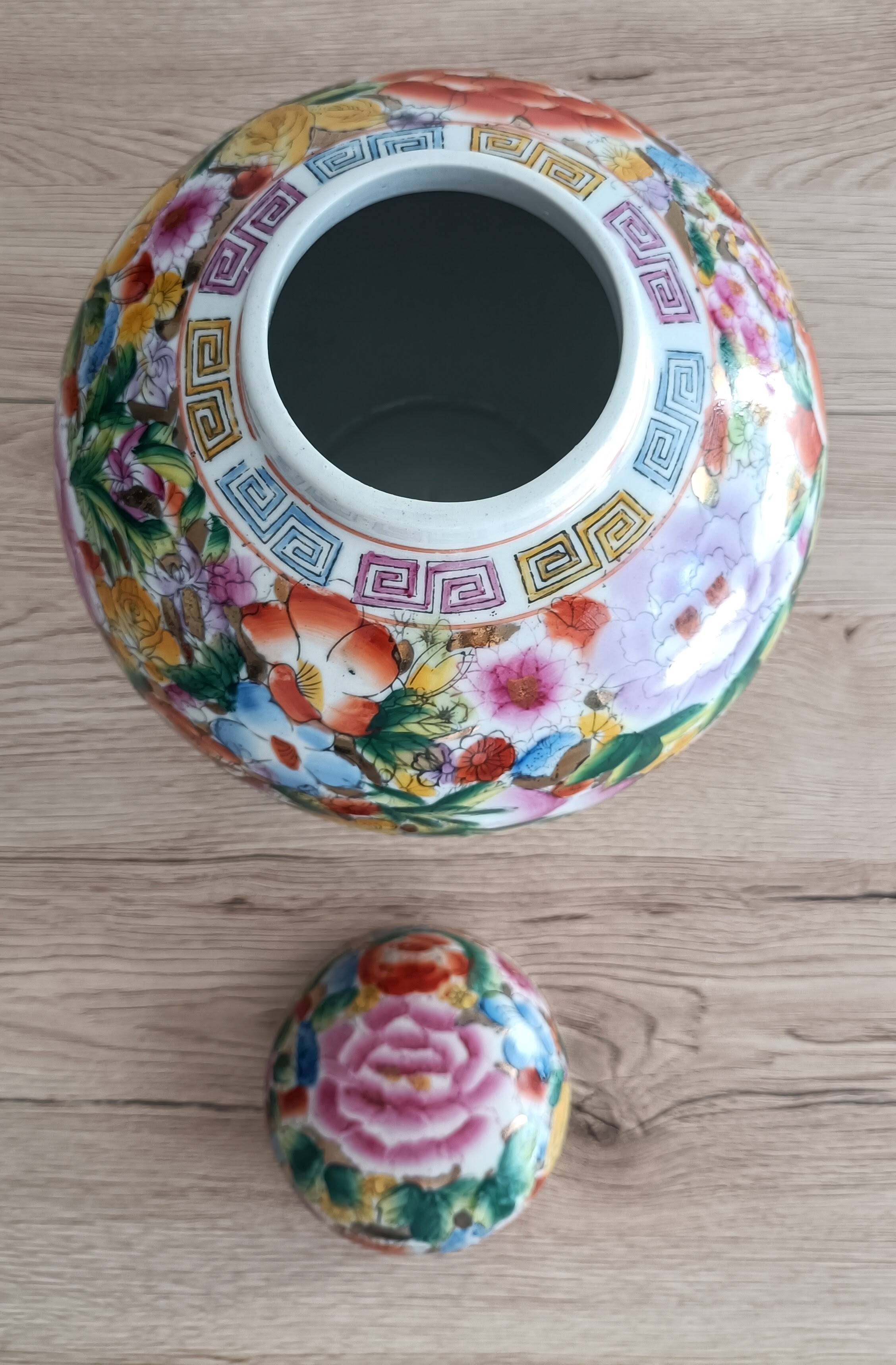 Large Chinese ginger jar with multi-colored porcelain lid