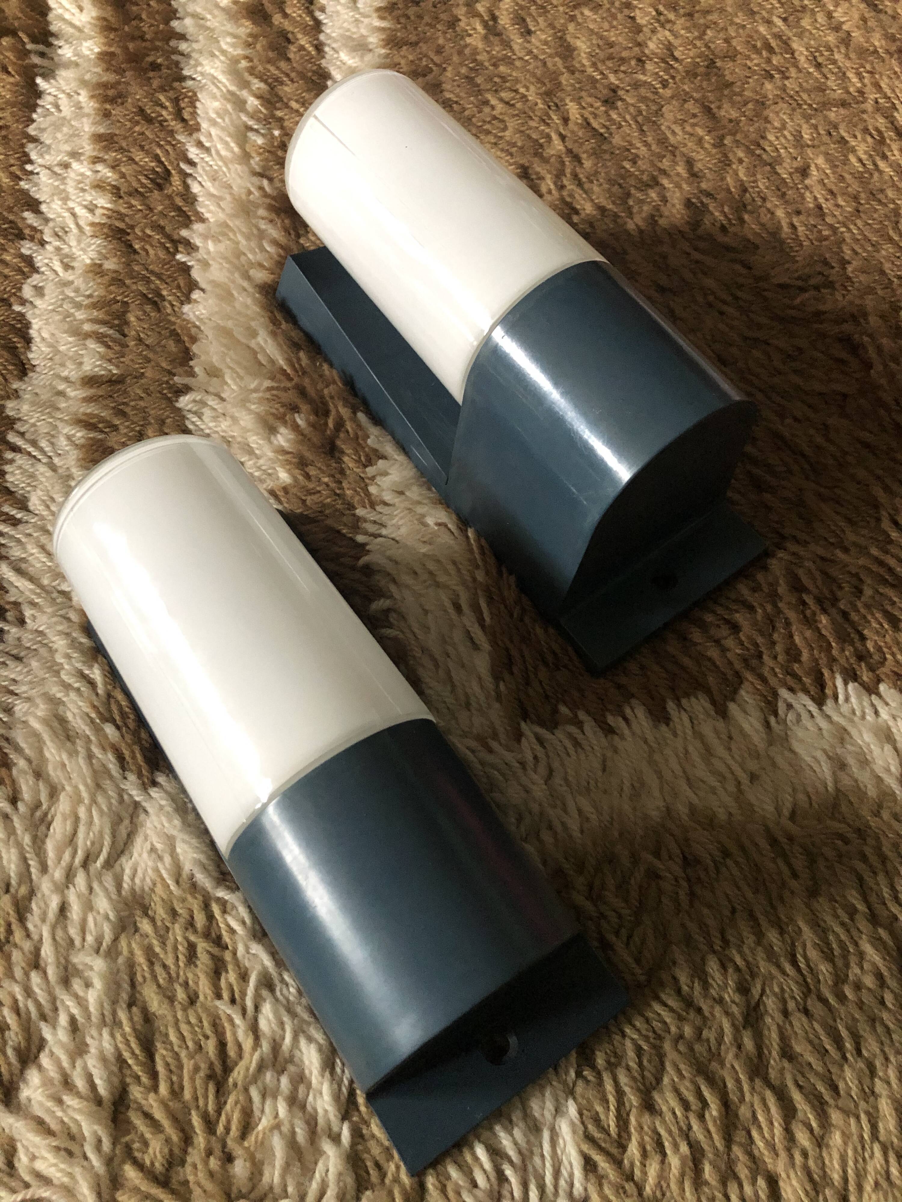 Pair of Bauhaus appliques in Bakelite and white opaline around 1950