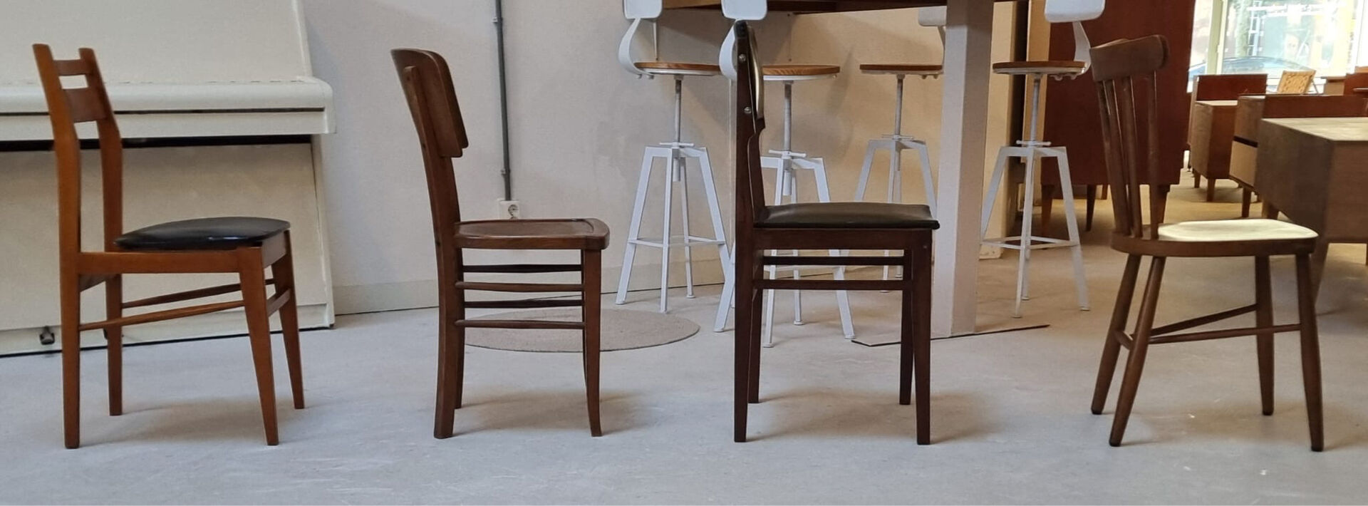 Chaises du milieu du siècle