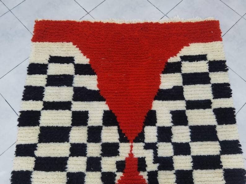 Berber Moroccan rug decorated 250cm x 150cm
