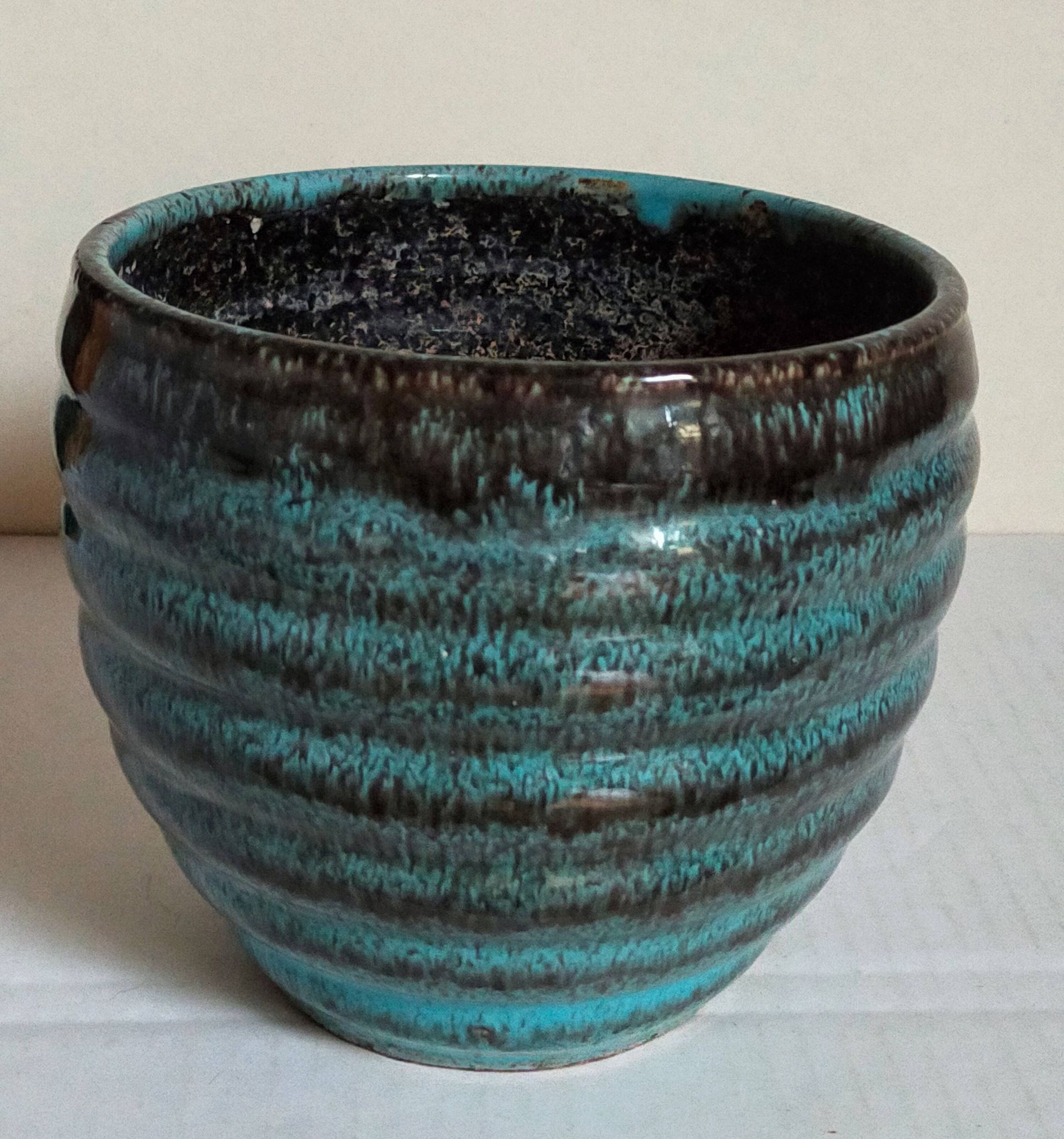 Ceramic planter with speckled enamel gadroons from the 1940s