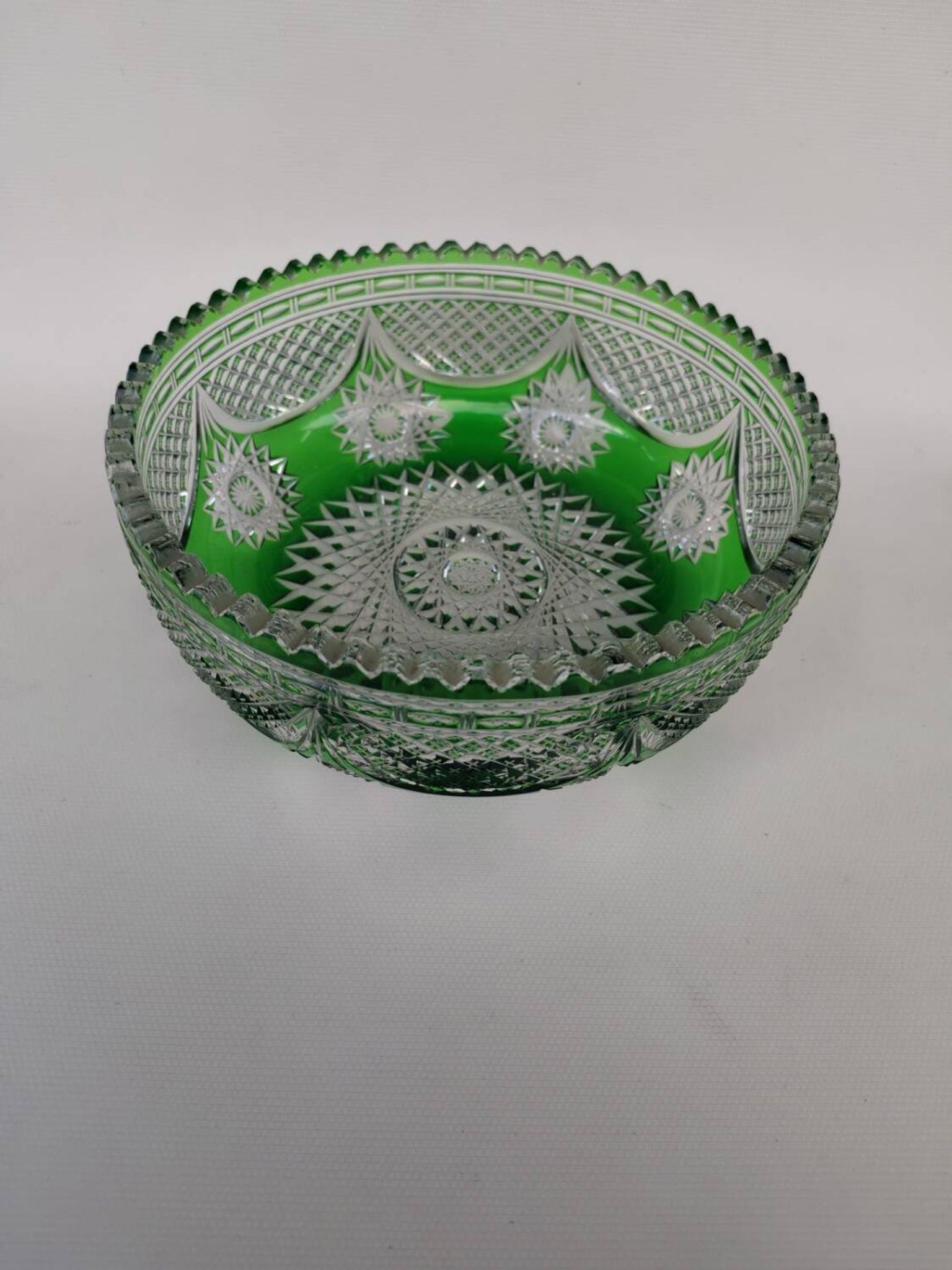 Saladier en cristal vert, première partie du XX ème siècle