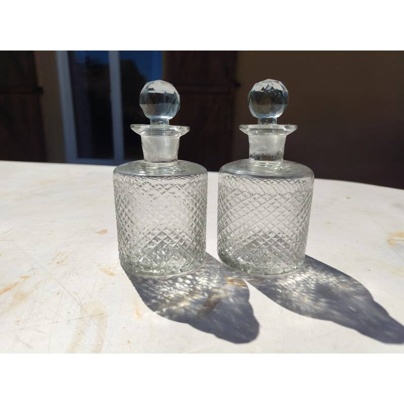 Paire de flacons en verre soufflé