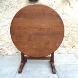 Folding round table winemaker