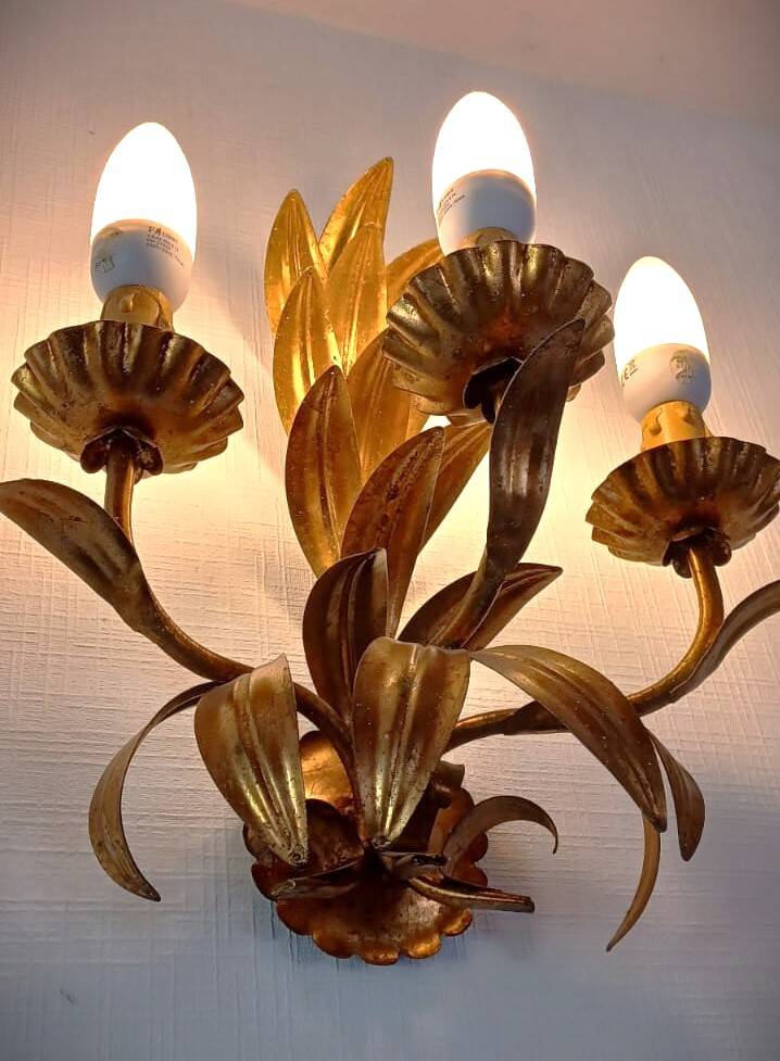 Vintage Italian Florentine wall light in golden bronze metal 1970