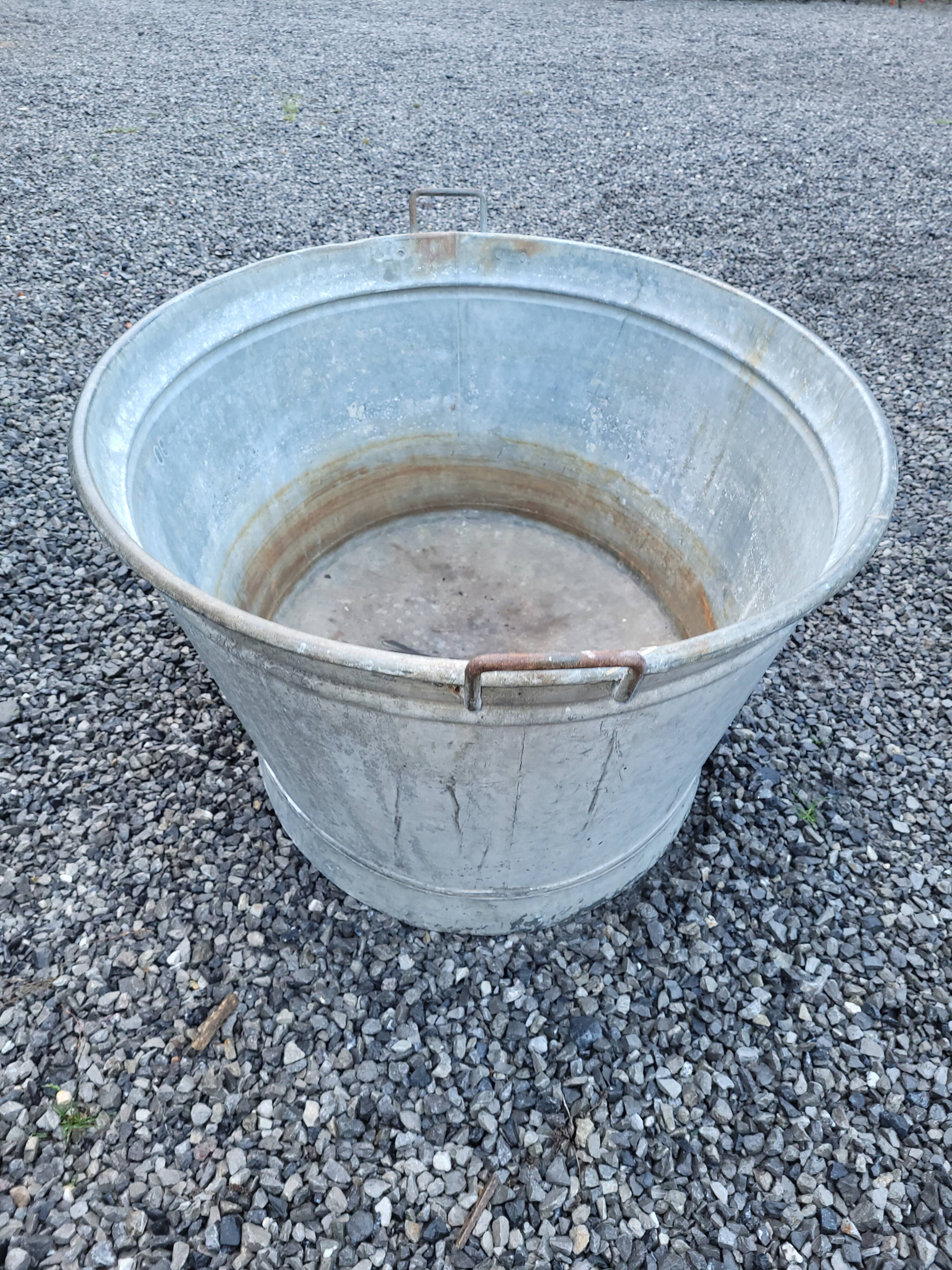 Large model zinc basin 90 liters