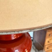 Lampe à poser en céramique rouge