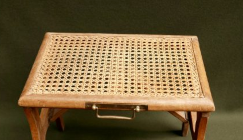 Tabouret pliable canné