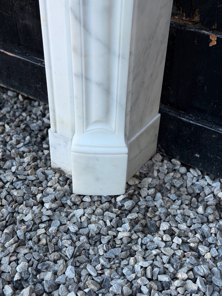 Louis XV style fireplace in Carrara marble, around 1900.