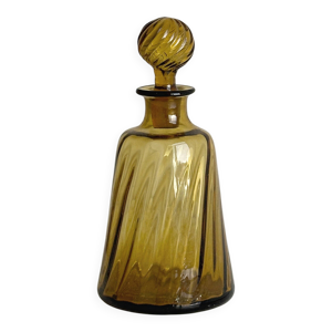 carafe en verre ambré