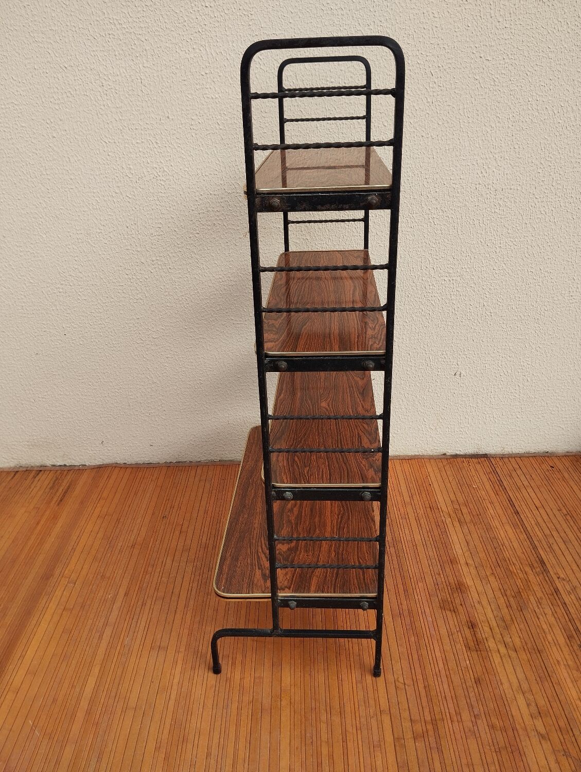 Shelf on legs in formica and metal