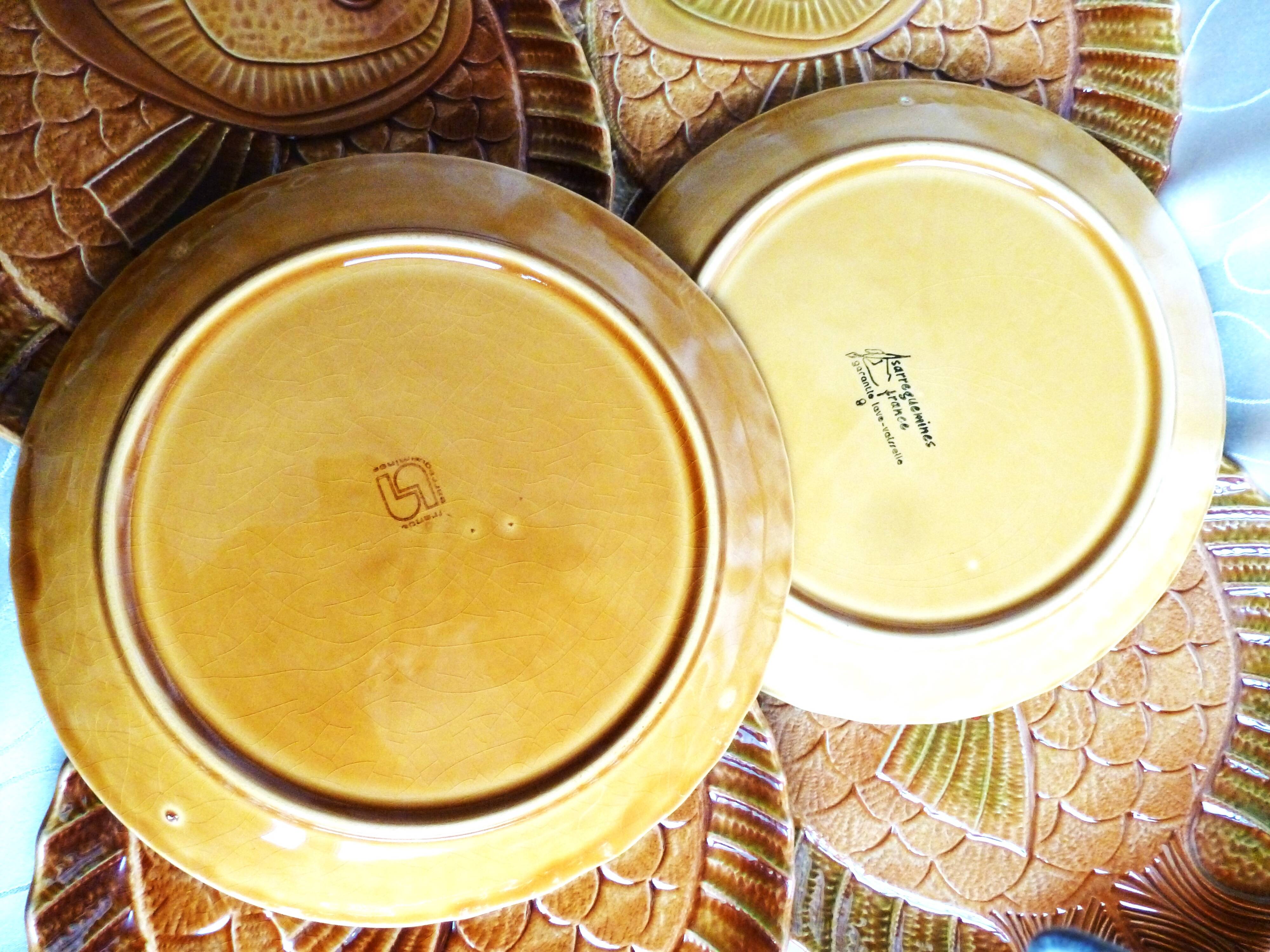 6 Sarreguemines barbotine ceramic fish plates, flat plates.