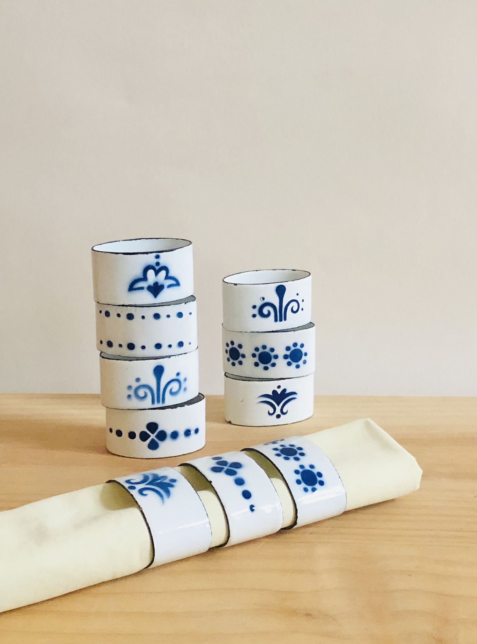 Ensemble de 10 ronds de serviette en métal émaillé