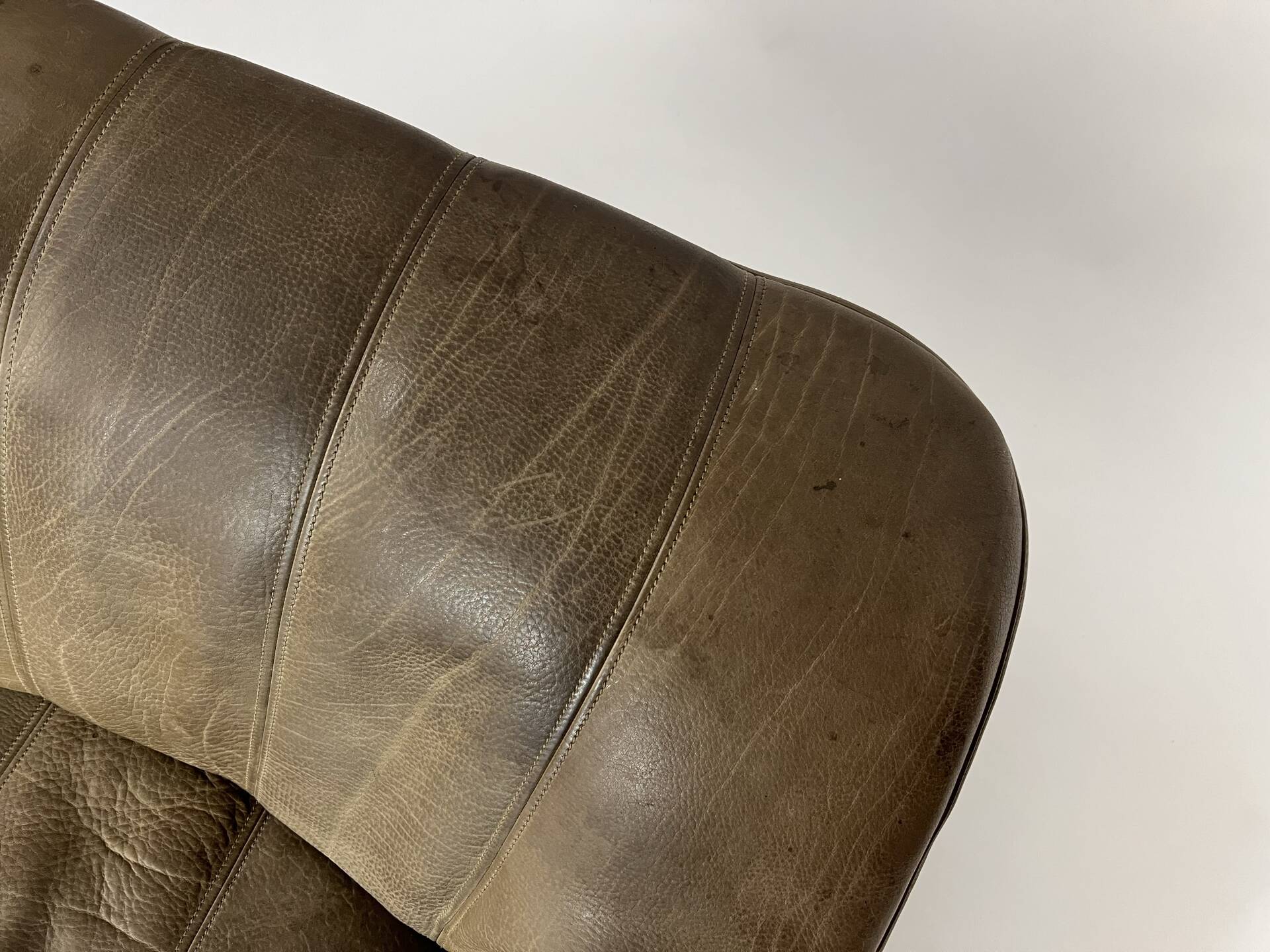 Vintage DS-44 de Sede leather sofa couch buffalo leather 70s