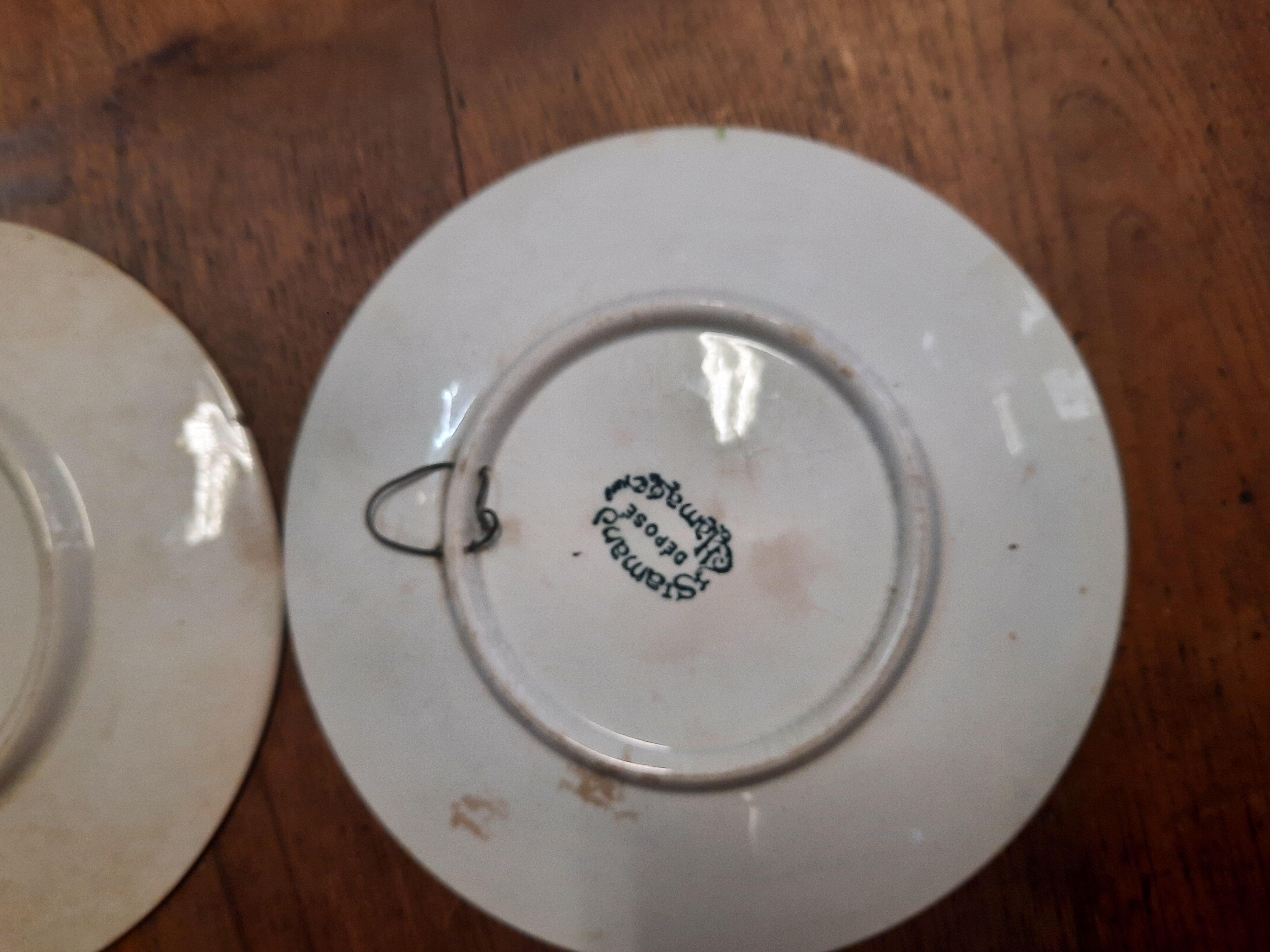 Deux assiettes murales