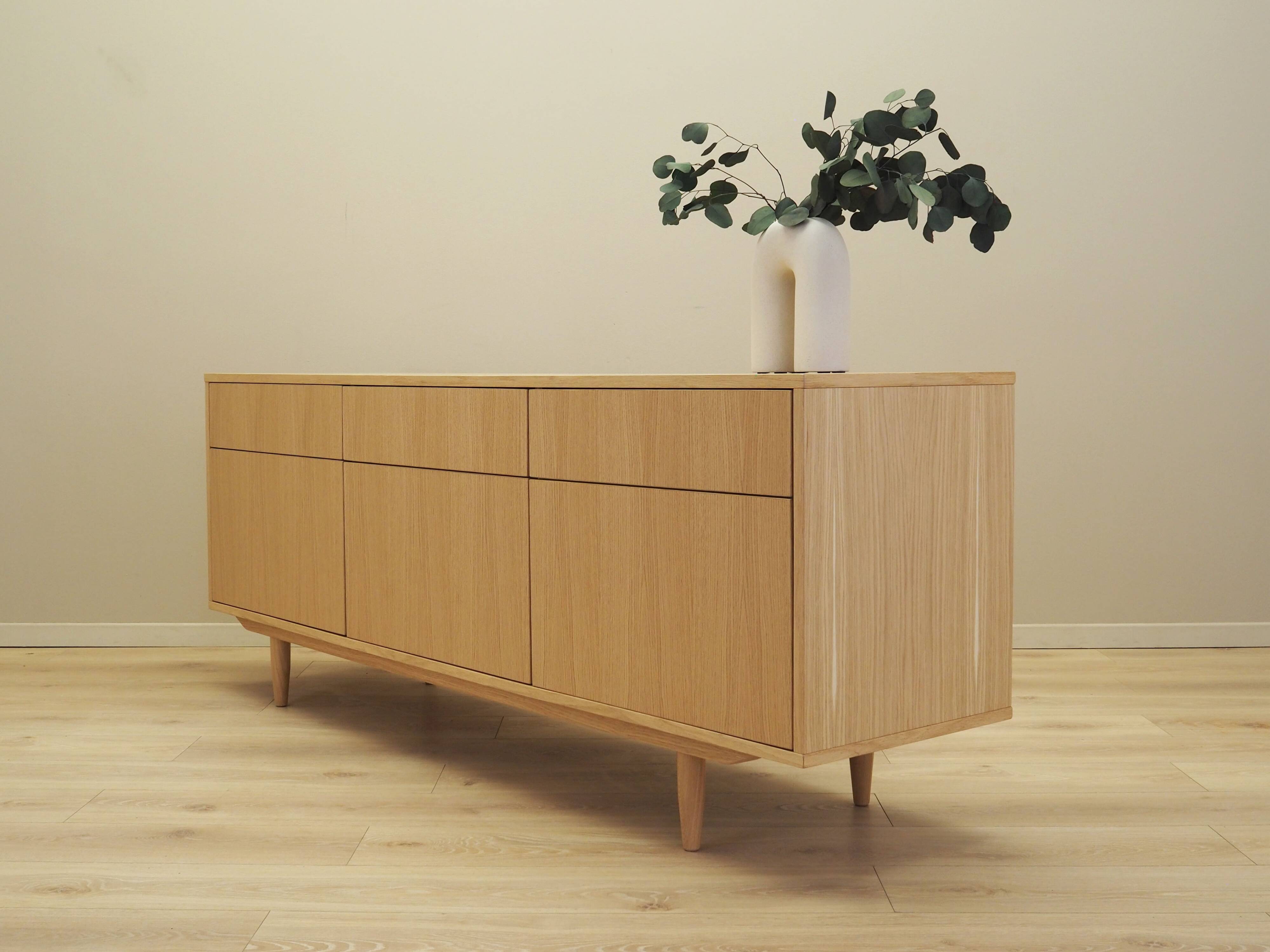 Commode en chêne, design scandinave