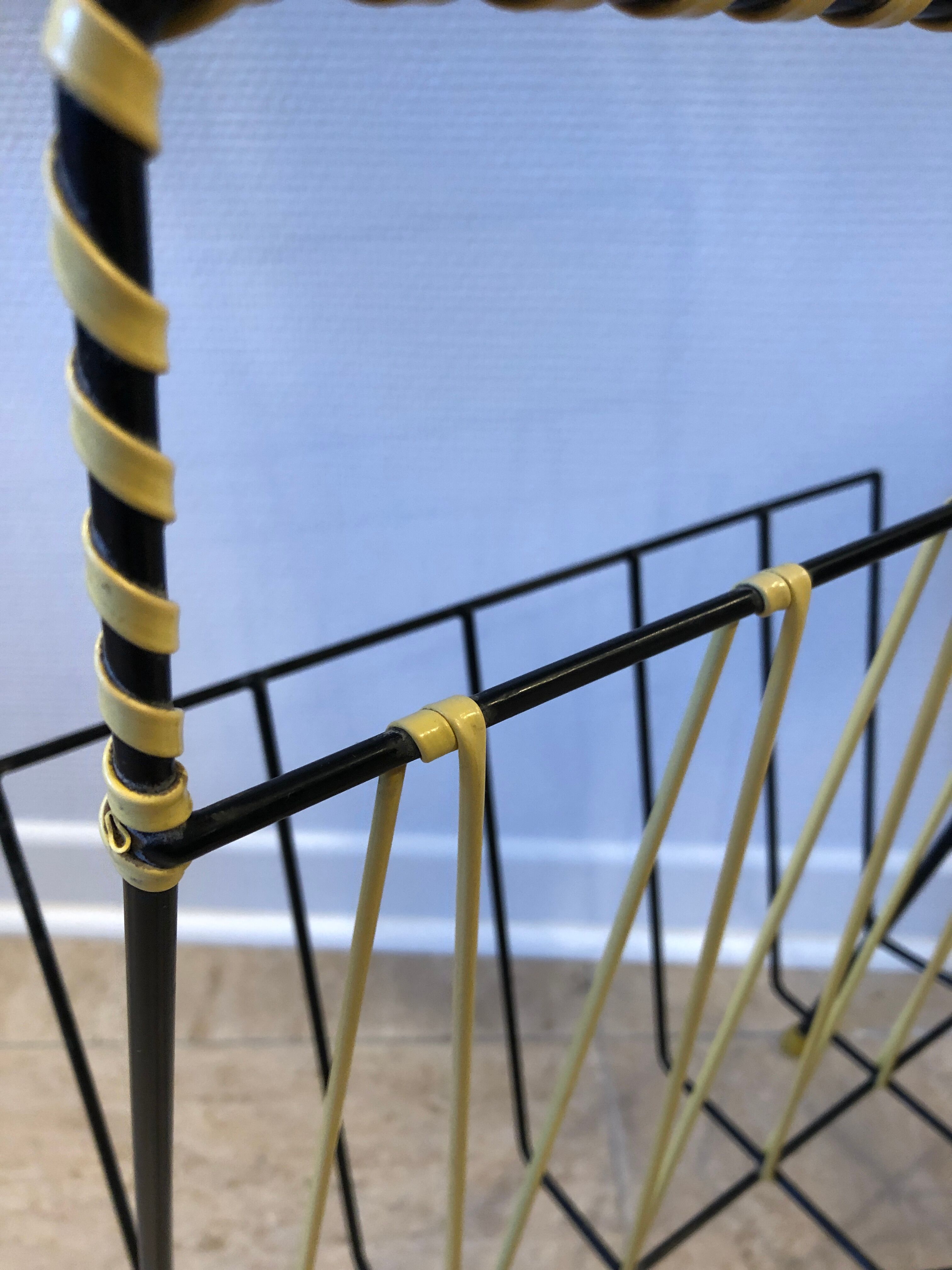 Porte revues Scoubidou yellow 1950