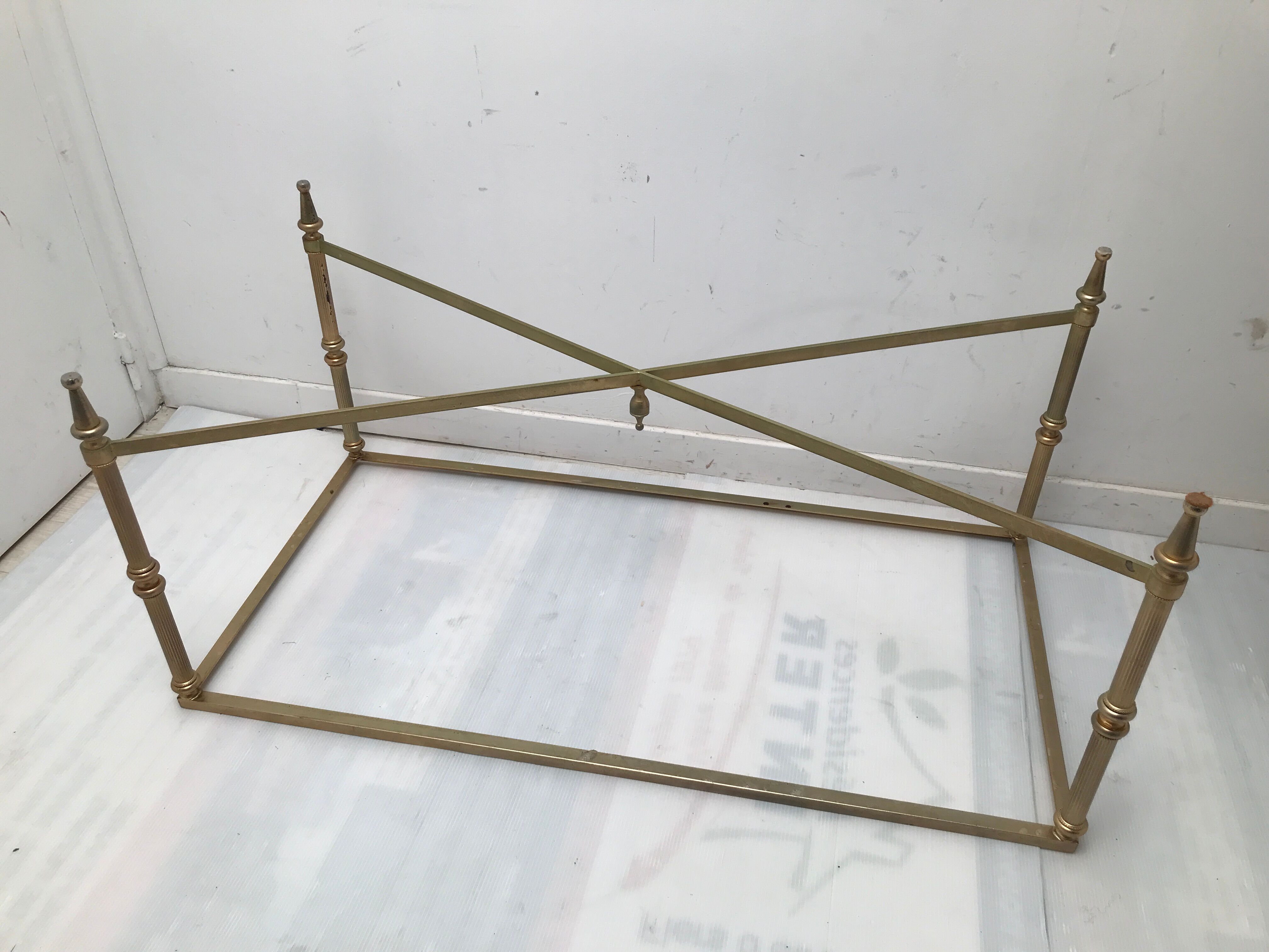 Coffee table with gilded metal base and onyx top from the 60/70