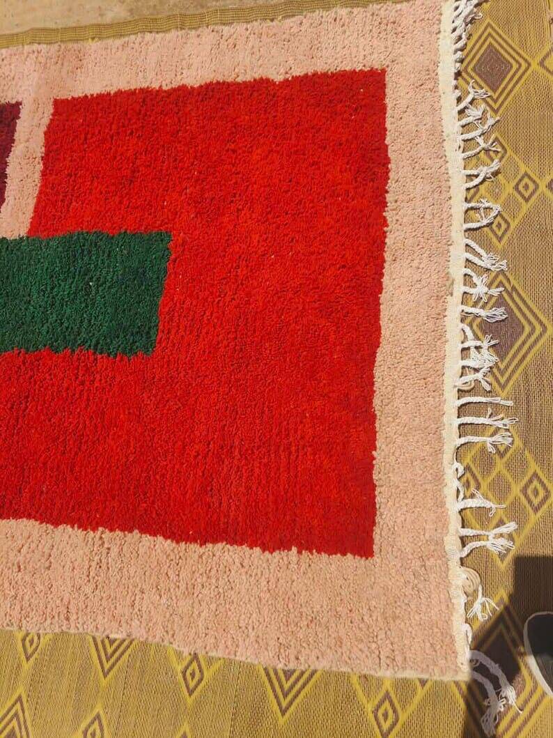 Pure wool rug, handwoven in traditional craftsmanship, size 150/250 cm.