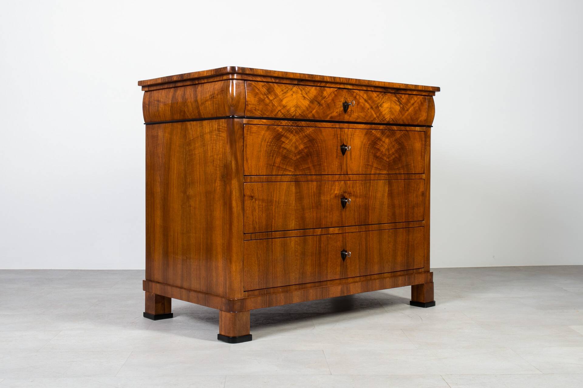 Biedermeier Walnut Chest of Drawers, Germany, 19th Century