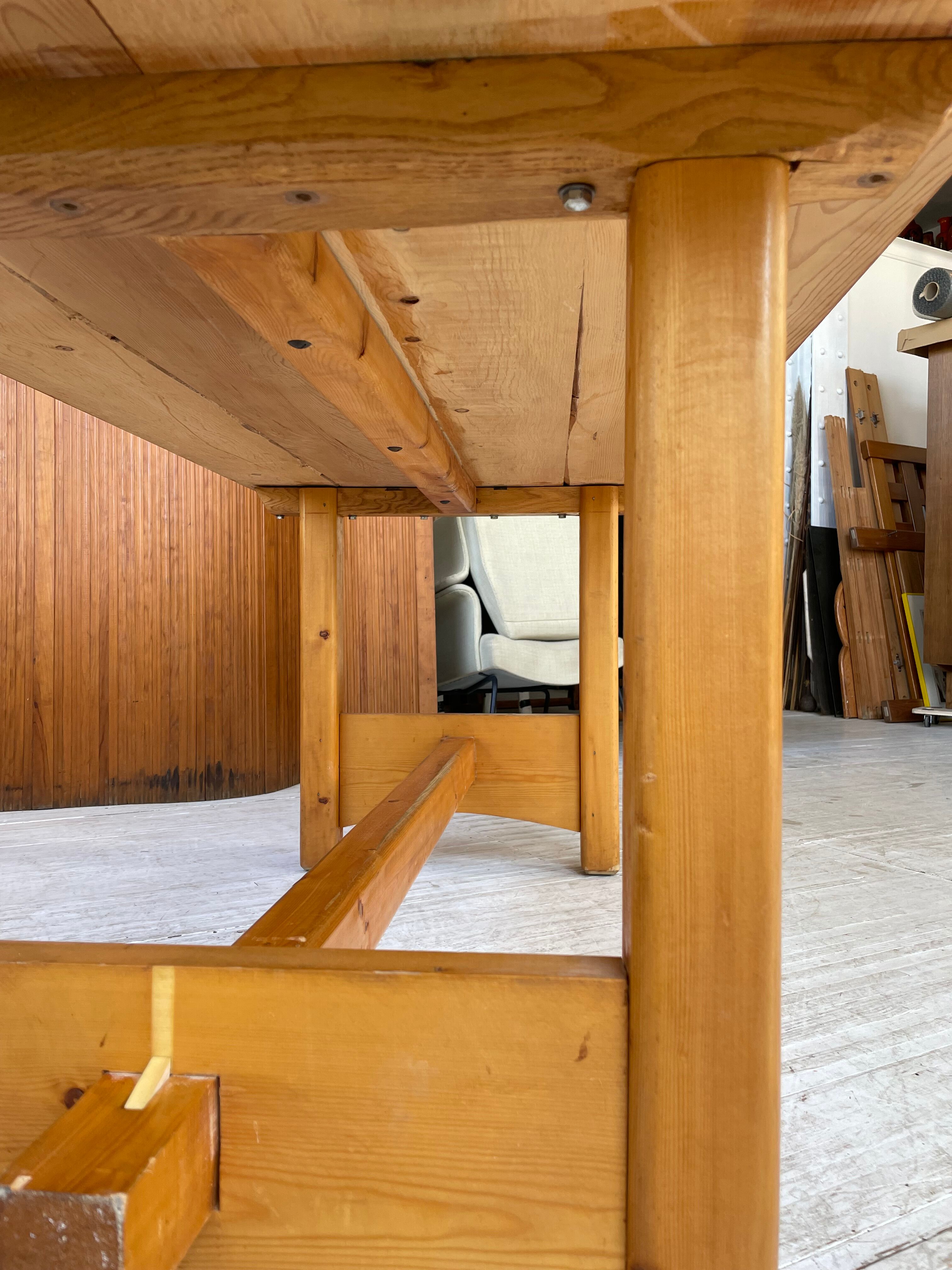 Mountain furniture table in pine 2m