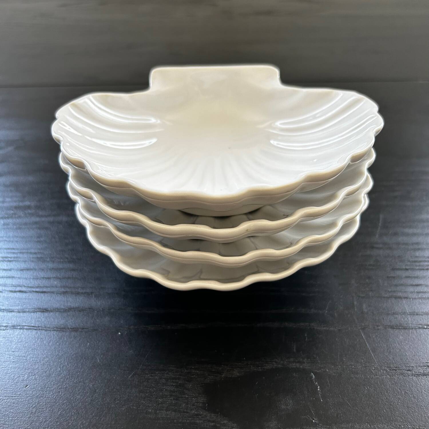 Set of 4 shell-shaped bowls
