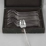 Ercuis Trianon, Rubans, 12 silver-plated oyster forks, excellent condition.
