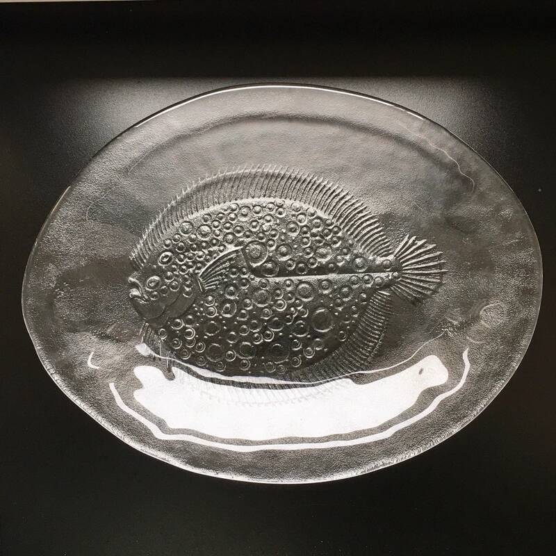 Vintage glass fish plate 32 x 25 cm